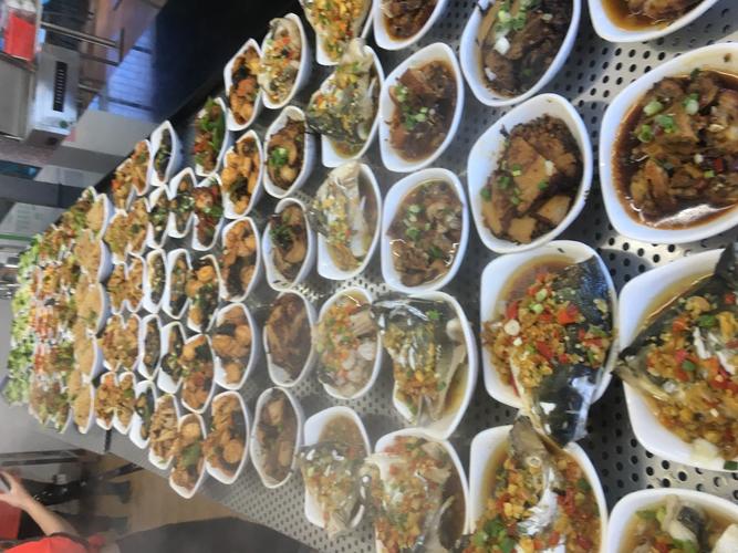 東莞飯?zhí)贸邪?東莞工廠食堂承包_廣東食亨餐飲管理